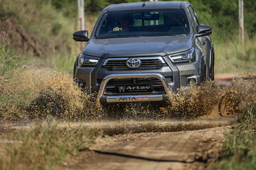 Artav Limited Edition - Hilux Nudge Stainless